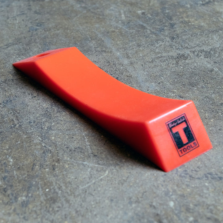 Body-Solid Tools BSTOPW deadlift wedge for easier barbell plate loading.