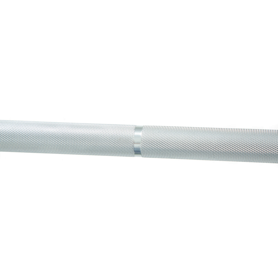 Medium knurl pattern on Olympic safety squat bar shaft