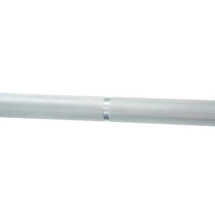 Medium knurl pattern on Olympic safety squat bar shaft