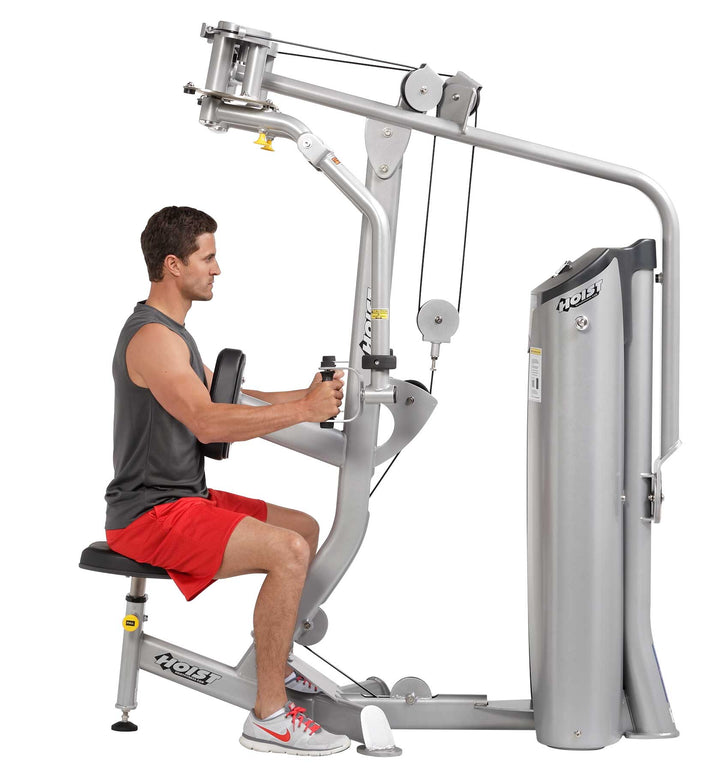 close position rear delt exercise on pec fly rear delt machine